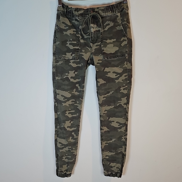 American Eagle Outfitters Size 4Camo Joggers - Picture 2 of 8